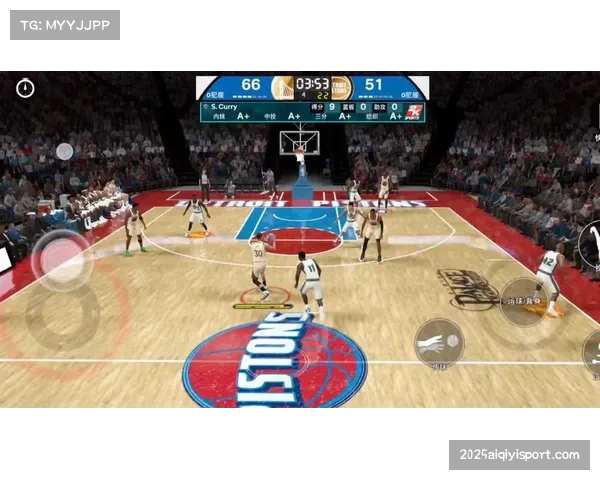 特写：库里在暂停期间与助教研究上回合三分投射的防守干扰图